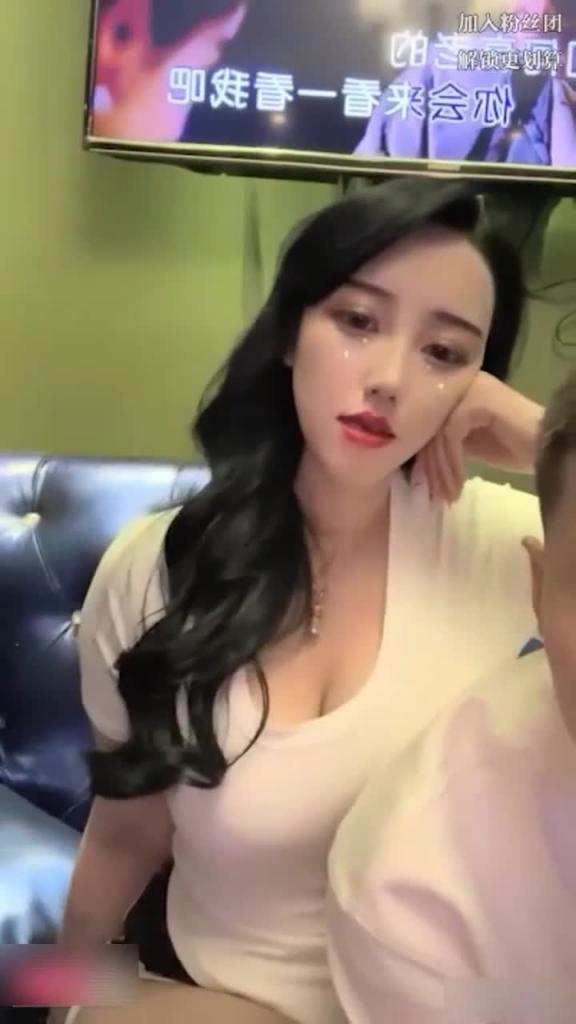 【KTV做爱】爆乳少妇勾引大哥KTV厕所做爱 预览截图 1