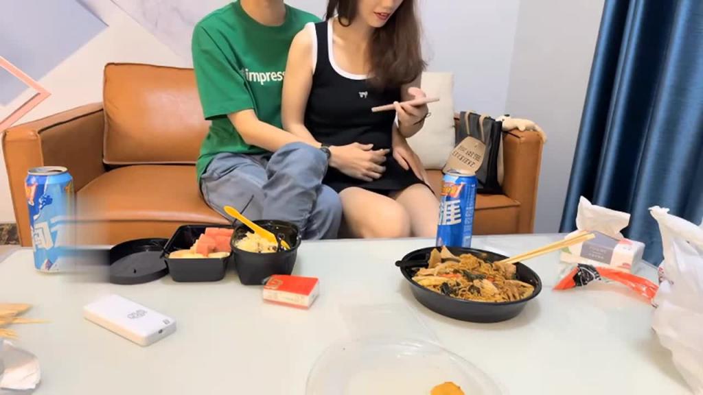 无套内射良家美甲小姐姐超敏感还没开始内裤就湿漉漉的 预览截图 3