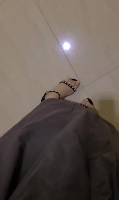 发春美艳少妇，小区楼道痴乱自慰 预览截图 2