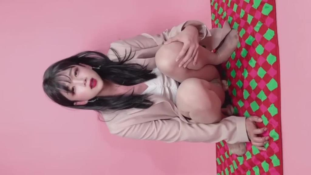 韩国伪娘网红丝袜OL制服大尺度诱惑流出 预览截图 9