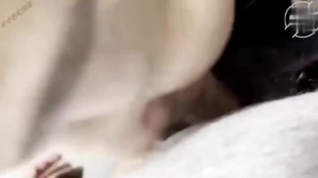 乱伦史上再封神力作我的丰臀妈妈!爆妈妈菊花+妹妹吞下我的精液+妈妈当着我的面自慰! 预览截图 9