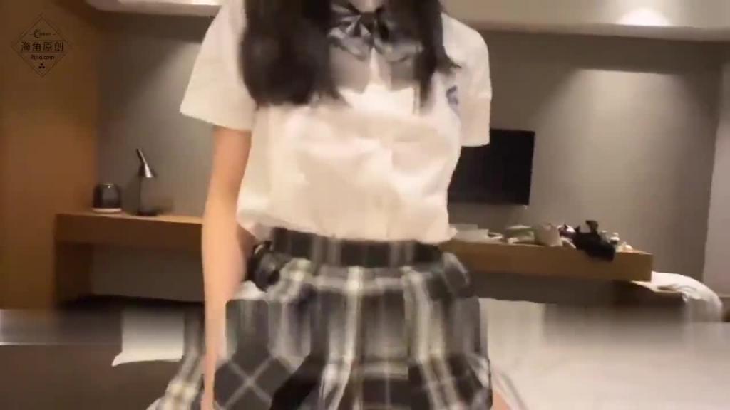 学校放假约操 02年学生妹Jk长筒袜 预览截图 9