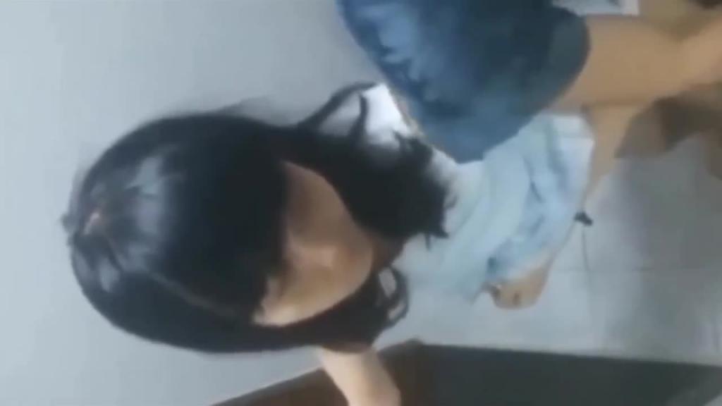 【乱伦精选】爸妈不在家不顾血缘只为探索 预览截图 12