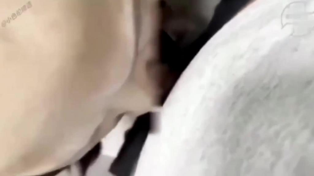 乱伦史上再封神力作我的丰臀妈妈!爆妈妈菊花+妹妹吞下我的精液+妈妈当着我的面自慰! 预览截图 10