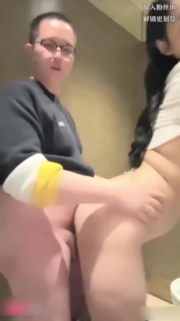 【KTV做爱】爆乳少妇勾引大哥KTV厕所做爱 预览截图 9