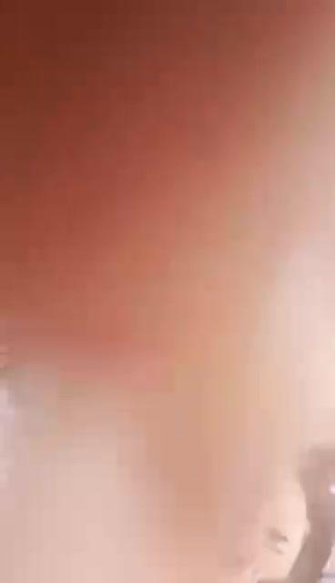 制服女子被爆操到全裸多人插入,姿势多,花样足 预览截图 3