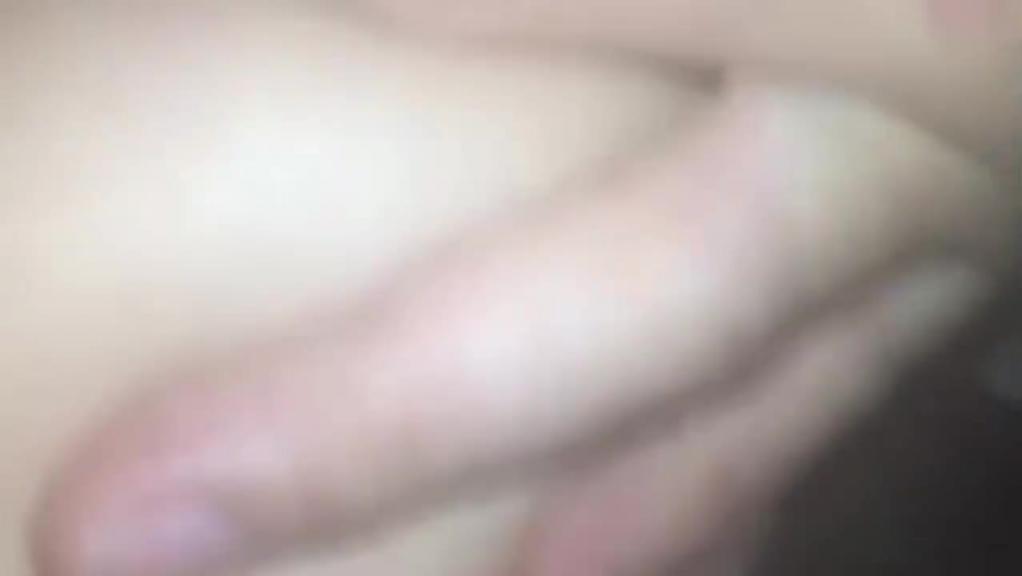 【真兄妹乱伦】禽兽哥哥从小哄骗调教猥亵小妹妹,趁妹妹熟睡偷偷插入处女馒头小穴 预览截图 2