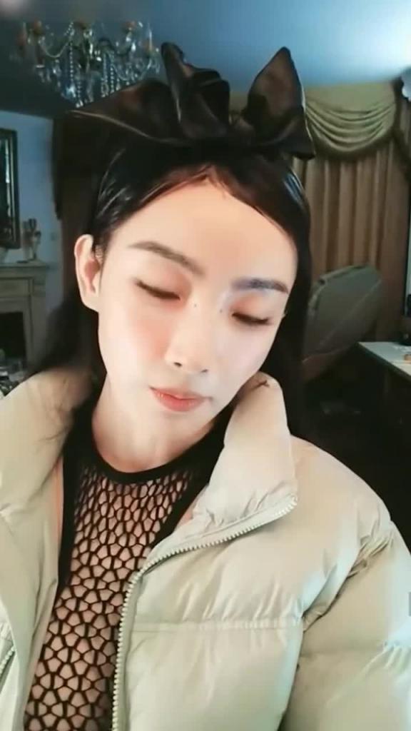 央视主持人演员抖音网红女神直播界卖骚真空透视露点 预览截图 7