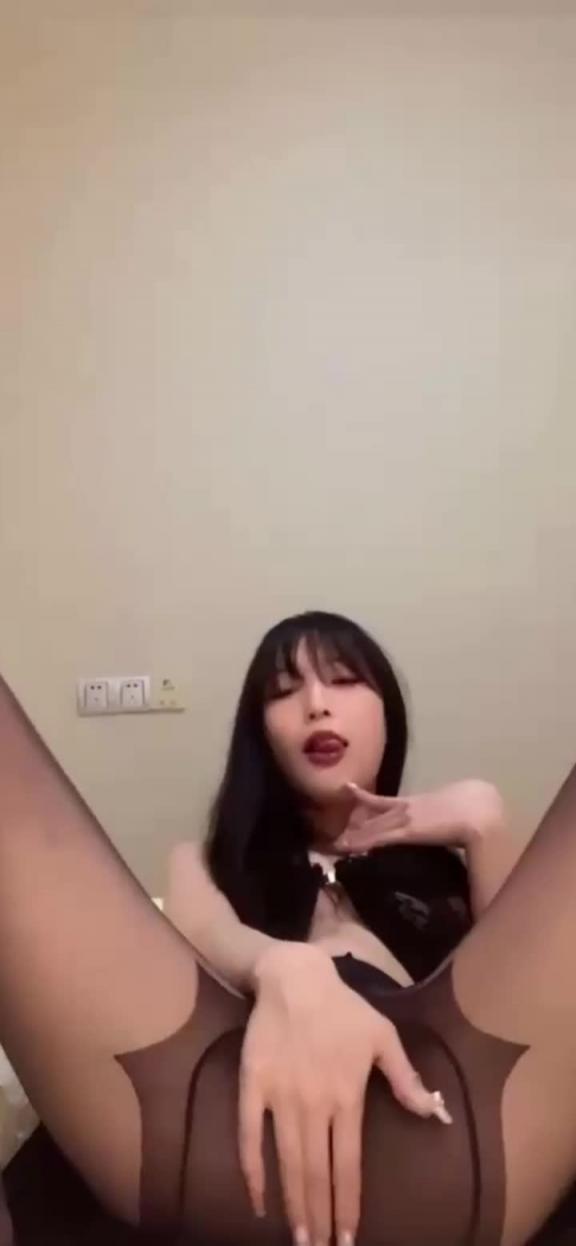 【真实裸聊】秀人网“林星澜”一对一裸聊专业美女模特自慰诱惑片尾福利被摄影师插入粉嫩逼无情流出 预览截图 7