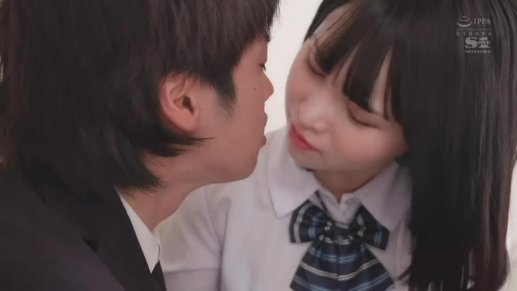身为教师的我对于成长中的女学生的胸部失去理智,多次吐精在她身上。日向枫 SSIS-891 预览截图 1
