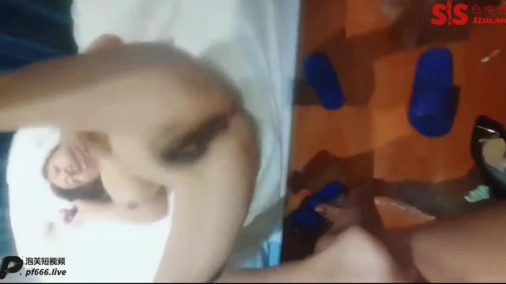 大奶舅妈勾引侄子乱伦 预览截图 6