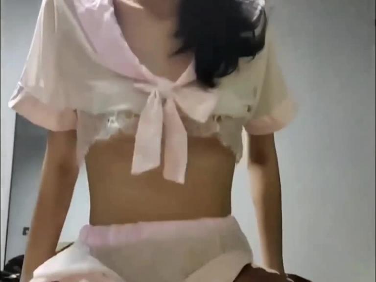 【兄妹乱伦】为妹妹配备遥控跳弹商场+公厕+车震+内射全套操遍了 预览截图 5