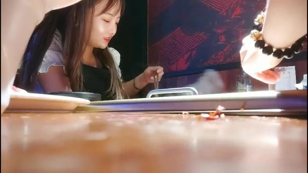 【良家无套内射】极品颜值良家美女__一顿火锅带回酒店内射 预览截图 3