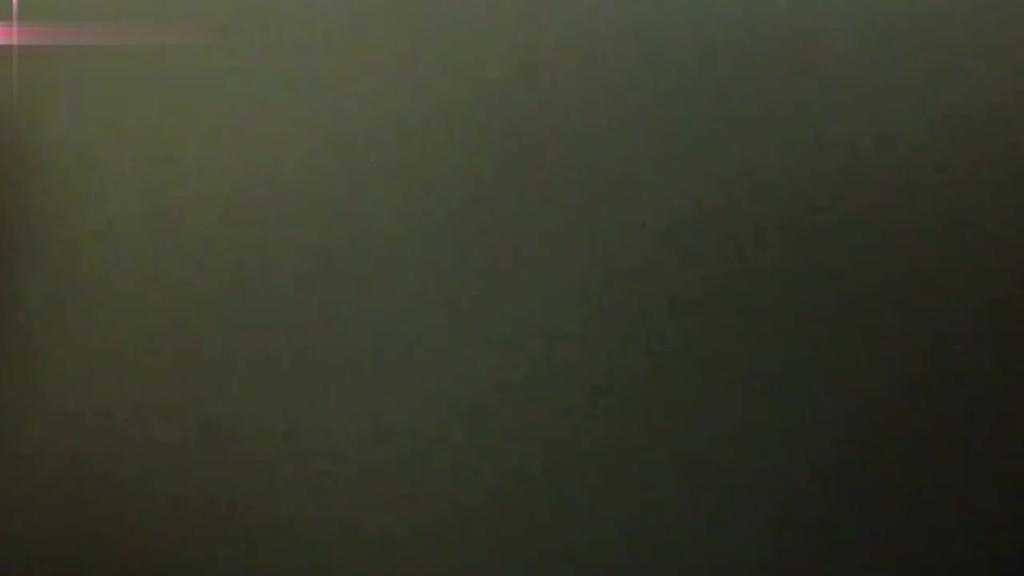【母子乱伦】和妈妈坐火车回老家 妈妈一直用丝袜脚蹭我 还让我和她去厕所 预览截图 3