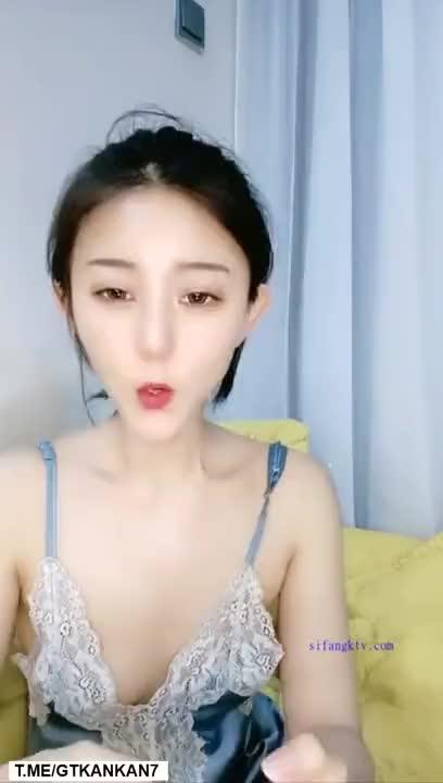 苗条直播主《上海猪九妹》清凉直播,三点全露性感热舞小哥哥心动了吗? 预览截图 3