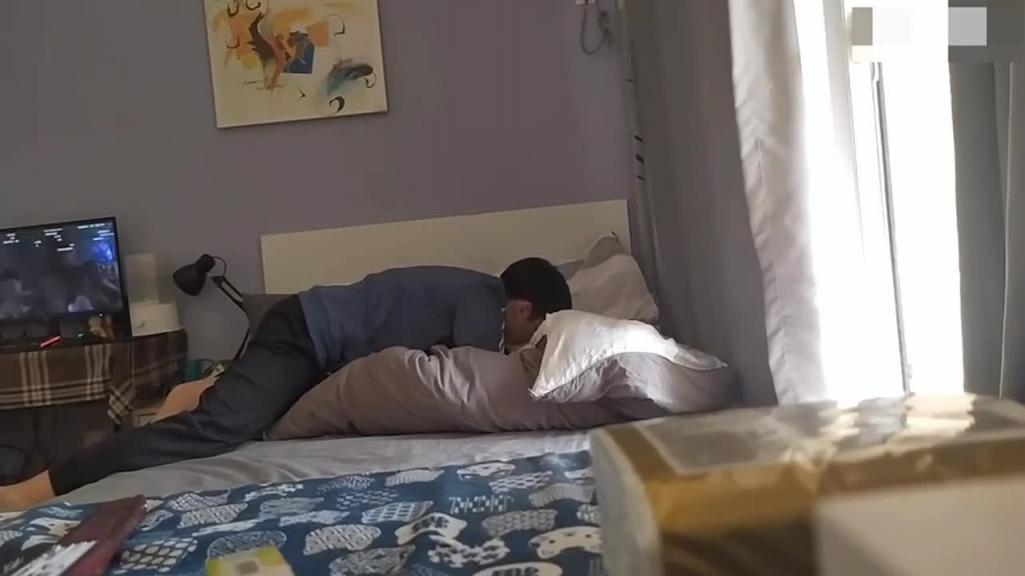 《兄妹乱伦》懵懵懂懂两兄妹,相依为命! 预览截图 1