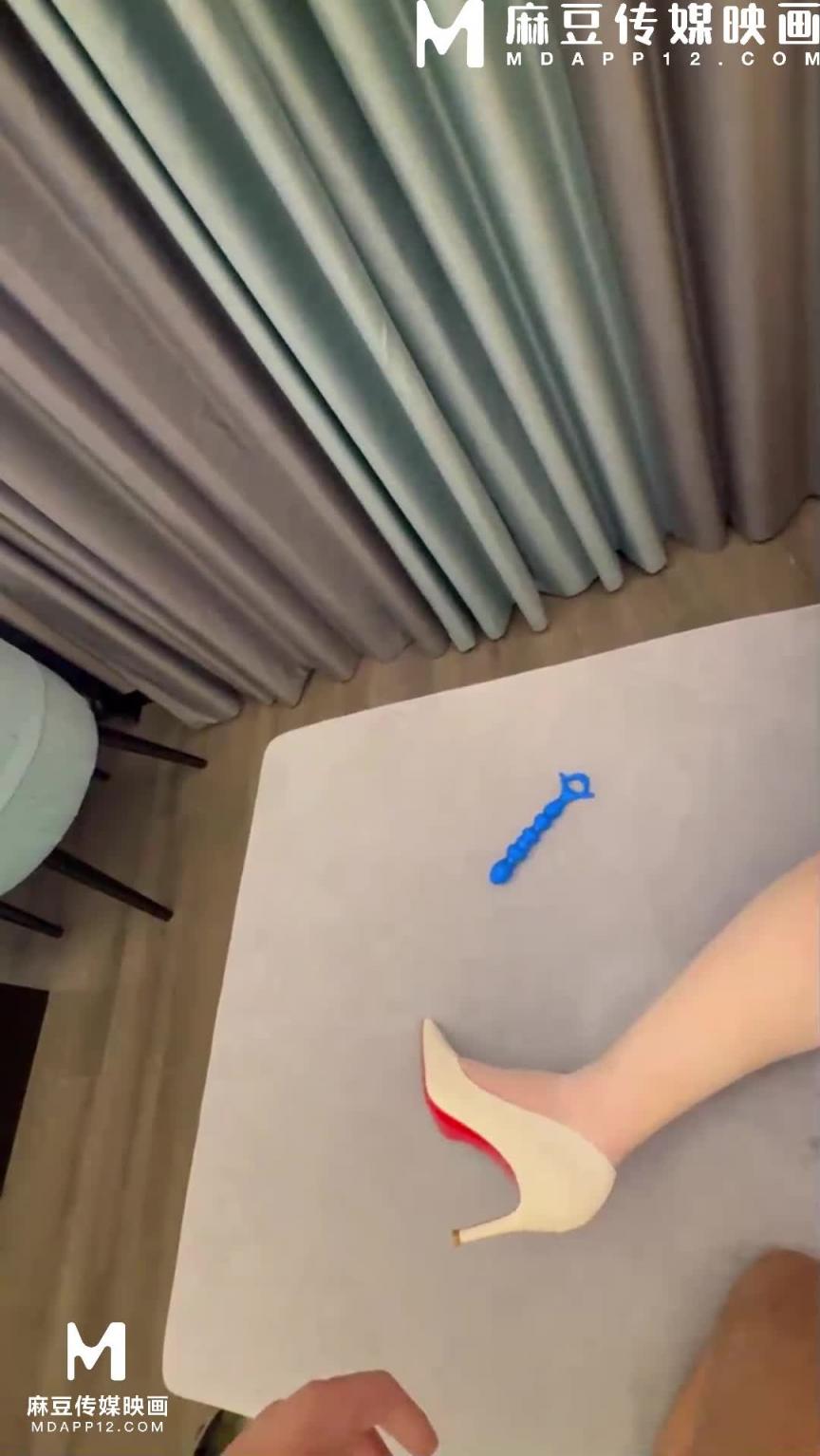 【全网首发原创】在好利来上班的姐姐抵挡不住我的纠缠，大姨妈期间让她穿上工装，先灌肠清洗然后爆菊肛射！不停说快被我弄的爽死了！ 预览截图 12