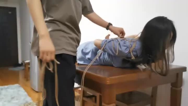 【调教专区】剧情捆绑,美女挑战驷马捆绑挑战极限调教 预览截图 12