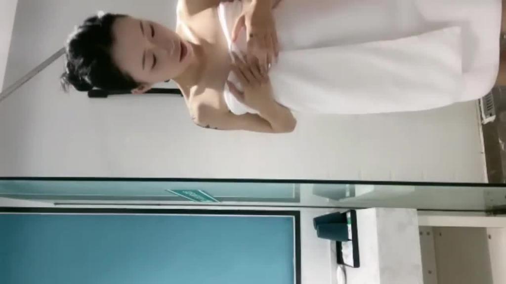 素颜小美女开档肉丝激情啪啪做爱大秀 预览截图 12