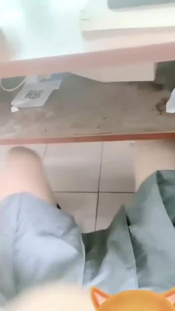 大二校花稀缺资源，教室露出、 刺激上课脱掉内裤玩穴、爆乳G奶高清 预览截图 8