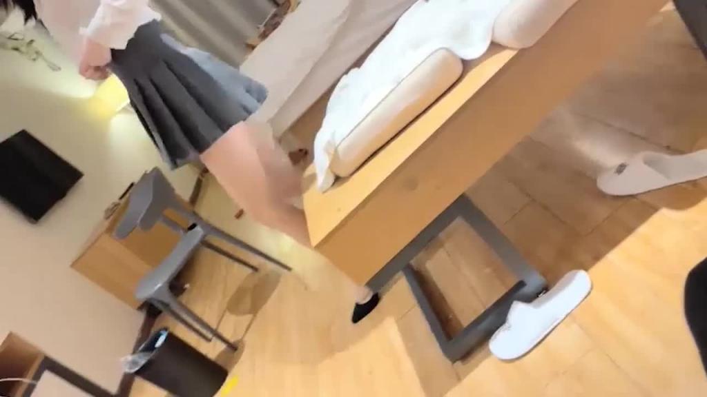 【双飞姐妹花】包臀裙jk短裙，黑丝大长腿，腿都肏软了 预览截图 1