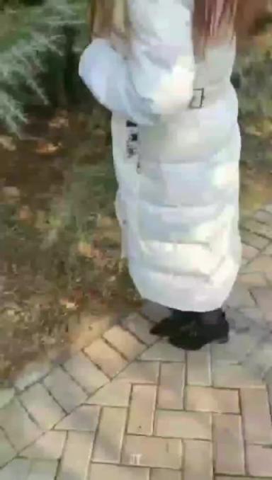 【嫂子野战乱伦】大哥出门买东西,我偷约嫂子公园露出口射,后入干喷水 预览截图 9