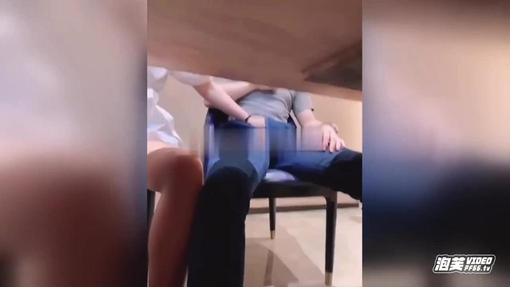 【重磅-乱伦绿奴淫妻】绿帽男让亲表弟操大奶老婆全程骚话 预览截图 3