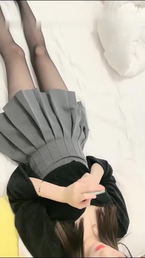 贵宾床上的黑丝尤物颜值高身材好～撅着屁股给狼友看美鲍特色 预览截图 4