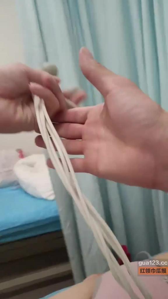 某体检中心变态男医师做心电图并偷拍,多名少女检查视频流出 预览截图 6