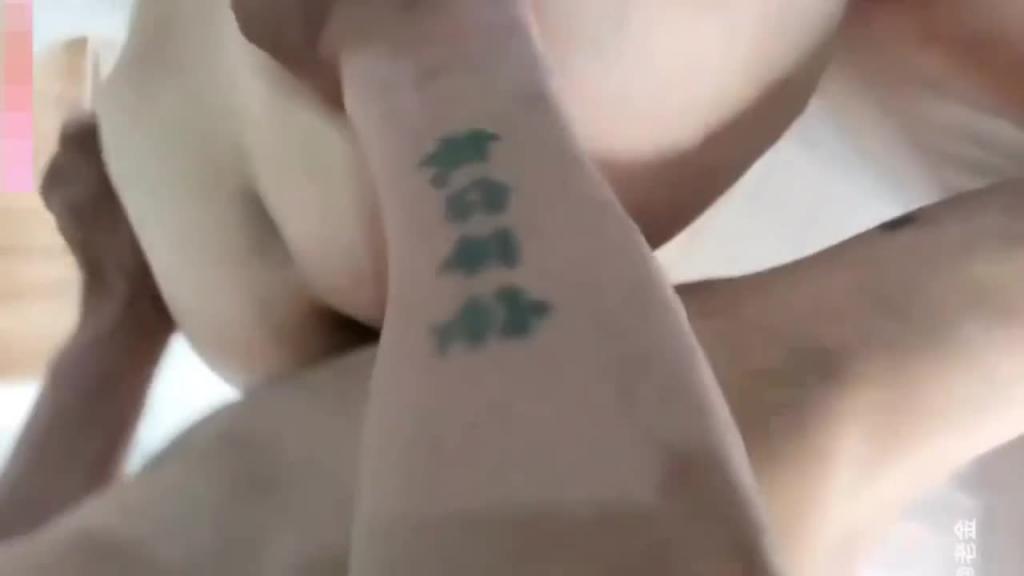 【稀有】爷爷奶奶做爱让孙子看,大妈无毛馒头逼,孙子要操奶奶!! 预览截图 12