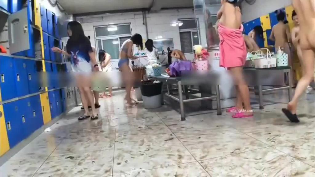 【大澡堂偷拍】东北大澡堂洗澡偷拍好多好多各种极品！ 预览截图 5