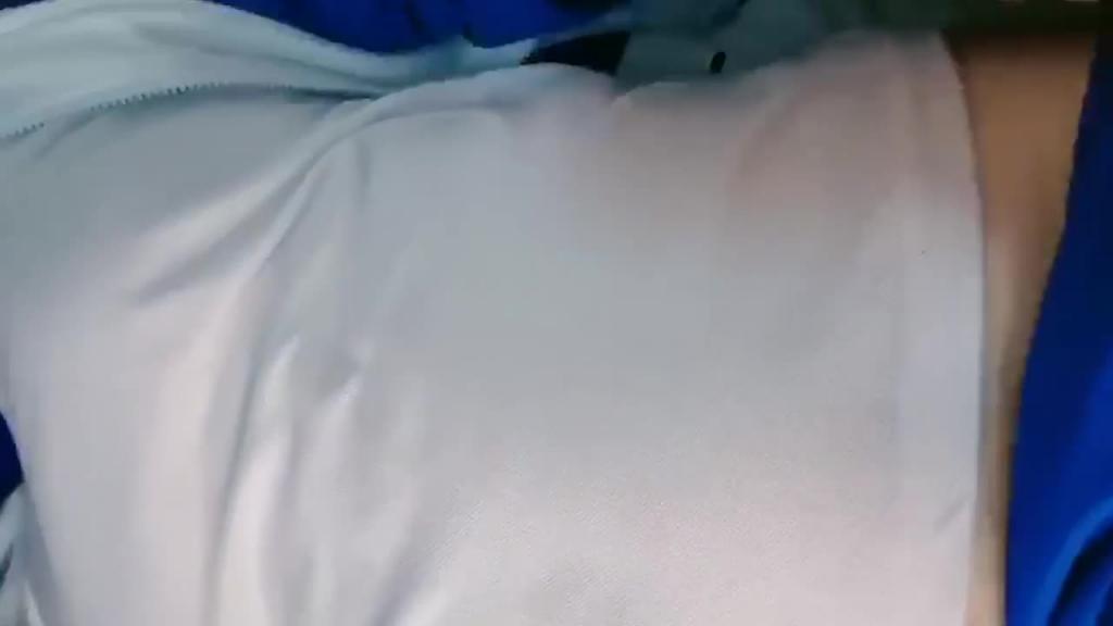 【诱骗学生妹破处】只要给叔叔摸什么都给你买 预览截图 2