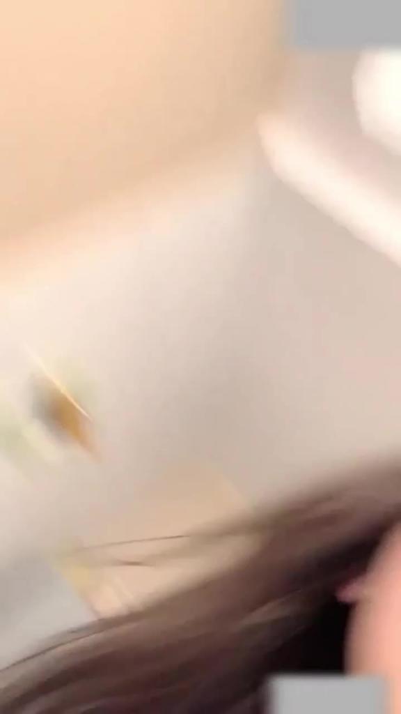 {网黄泡泡咕初次露穴自慰大秀]超清纯超诱惑，纯欲天花板！ 预览截图 5