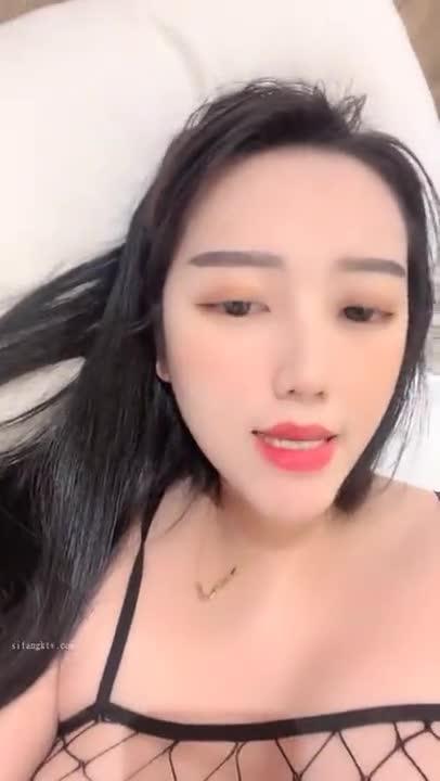 大奶御姊开直播和粉丝聊聊～抖内够多连内衣都脱掉了 预览截图 5
