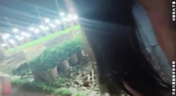 广州19岁尤物萝莉【京鱼儿】童颜巨乳!挑战街头露出大胆挑逗路人,白皙坚挺圆润大奶 预览截图 5