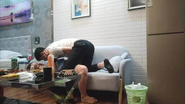 妹子太耐操累的哥哥满头大汗 预览截图 4