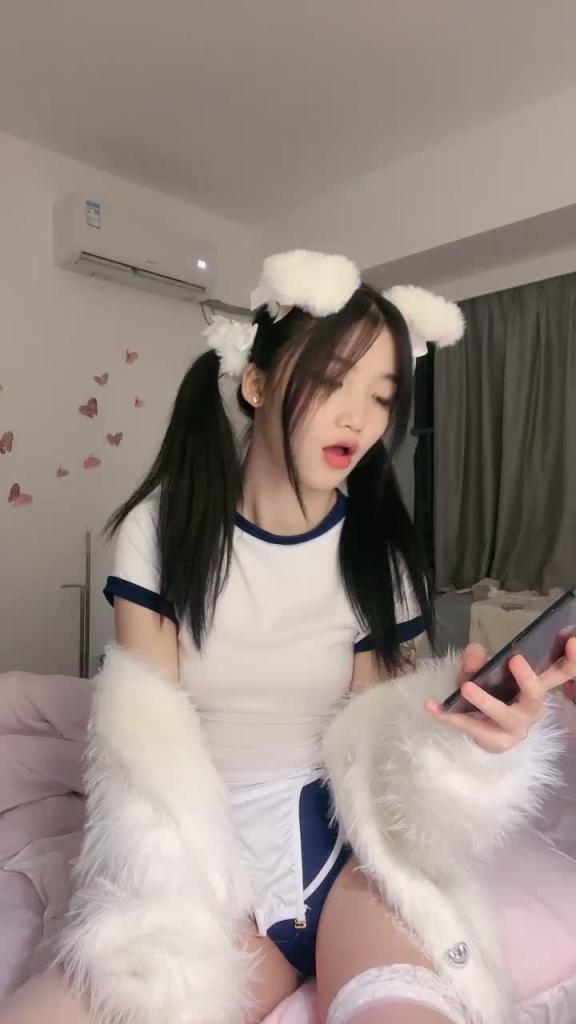 双马尾颜值美少女！近期下海大尺度！死库水白丝袜，贫乳无毛嫩穴，自摸手指扣入，拿出按摩器震穴 预览截图 5