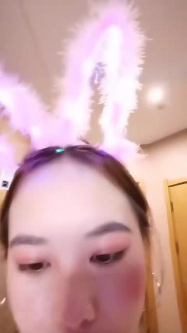 大奶漂亮少妇上位啪啪 奶子哗哗 满脸绯红 预览截图 3