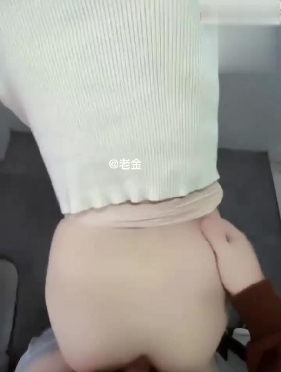 【姐弟】那晚姐姐勾引肛交亲姐 预览截图 12