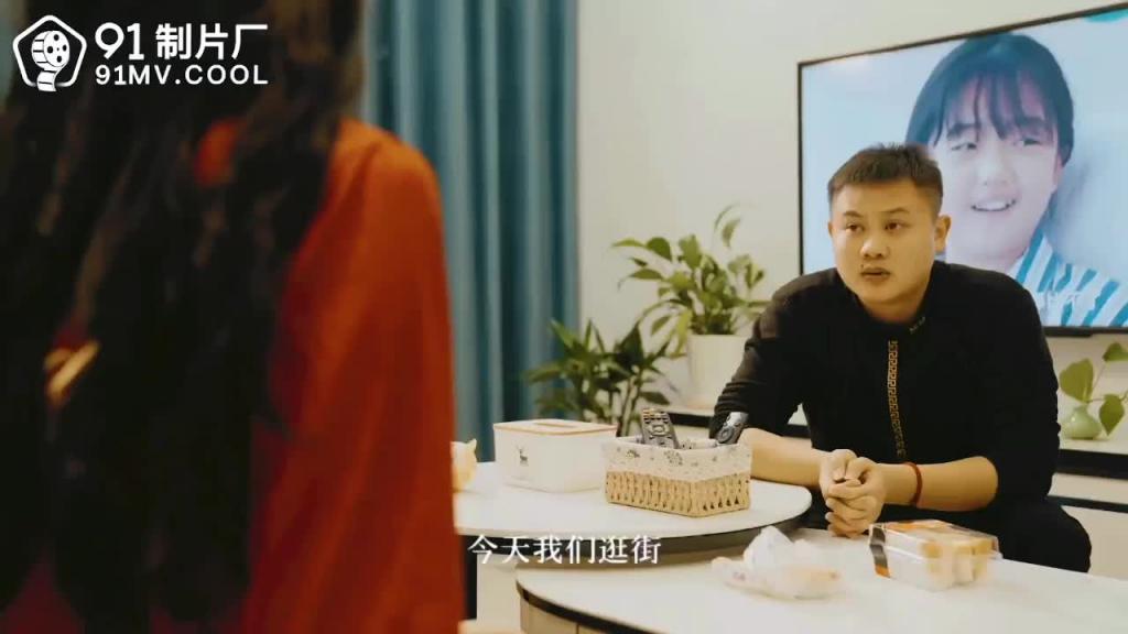 91CM-209 拜金母狗人妻-苏然 预览截图 4