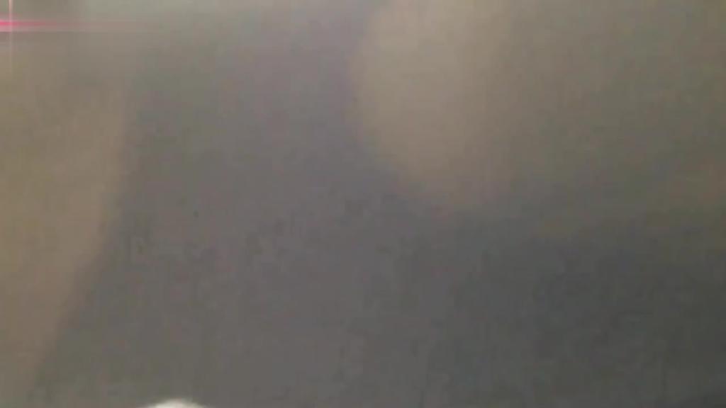 【母子乱伦】和妈妈坐火车回老家 妈妈一直用丝袜脚蹭我 还让我和她去厕所 预览截图 4