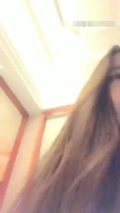 正妹直播主为了报答恩情,下海与这几天刷了很多礼物的中年大叔酒店啪啪做回馈~ 预览截图 6