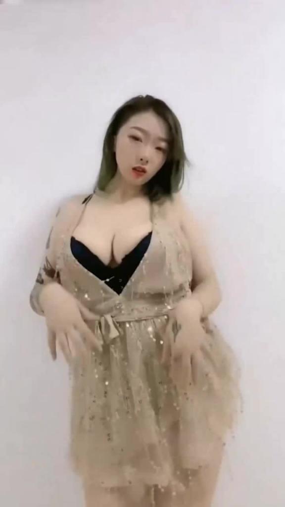 快手主播极品御姐欣妹儿回顾经典大奶裸舞抖奶定制合集 预览截图 3