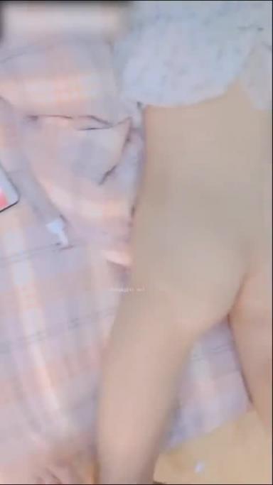 极品内射蜜桃臀 双马尾娇小白嫩小萝莉被炮友无套后入粉穴蜜桃臀 预览截图 11