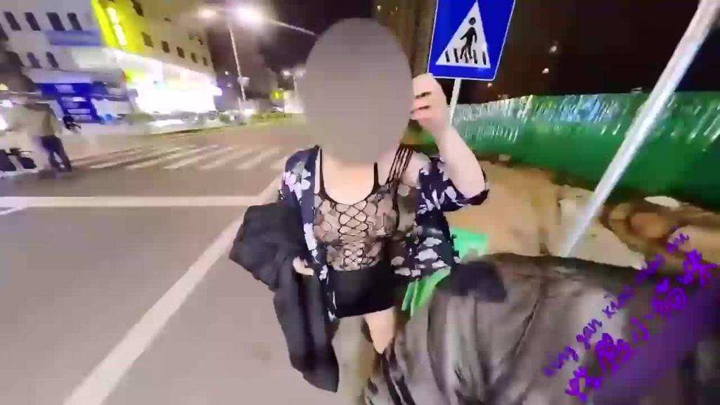 【露出勾引】骚逼勾引农民工大叔居然主动要求内射 预览截图 12