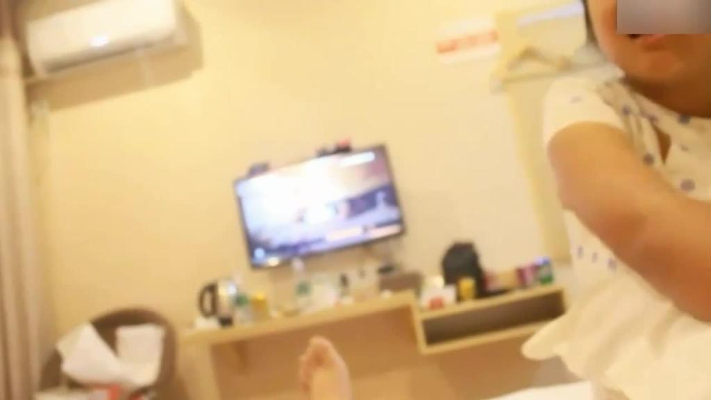 鬼父从小就培养两个小女儿为自己的大鸡巴 服务 预览截图 6