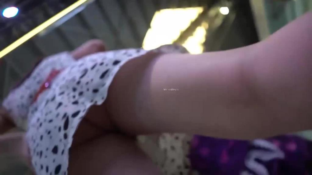 【真实偷拍】空姐女神极品女神被尾随抄底偷拍 预览截图 6