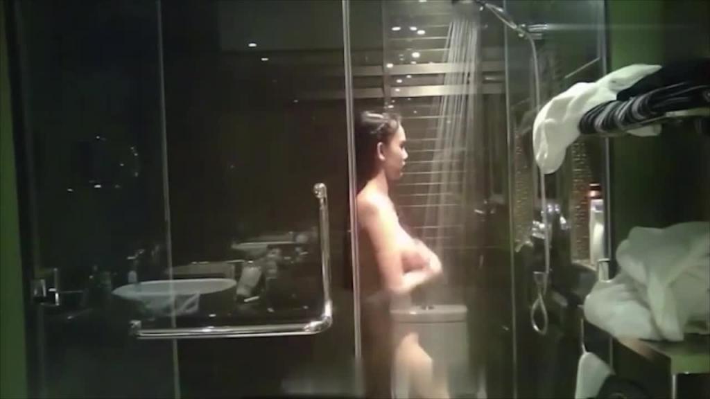 【浴室盗摄】酒店浴室偷拍巨乳,一览无余极品巨乳少女 预览截图 5