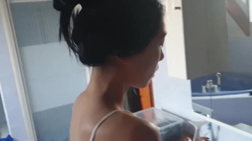 少女 June Liu 刘玥 洗澡前的性感诱惑 预览截图 9