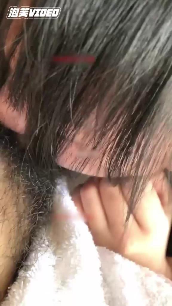把弟弟支到隔壁的房间,口爆女儿! 预览截图 9
